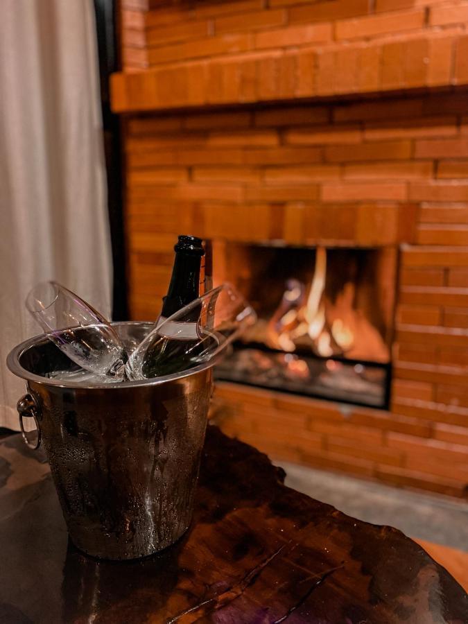 Chale Romantico Com Banheira De Hidromassagem E Lareira Бон-Ретиру Экстерьер фото