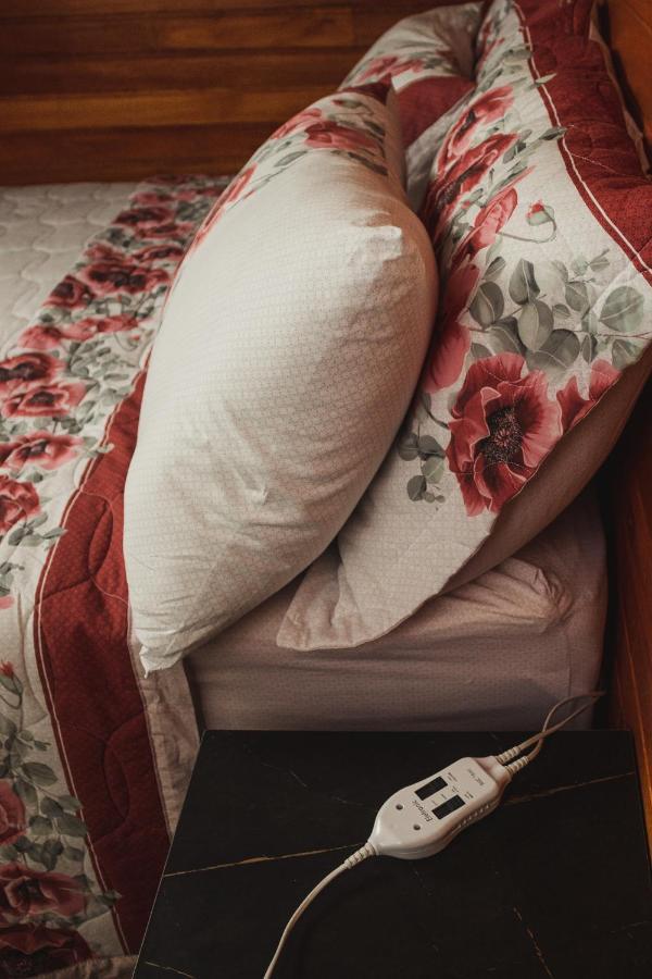 Chale Romantico Com Banheira De Hidromassagem E Lareira Бон-Ретиру Экстерьер фото